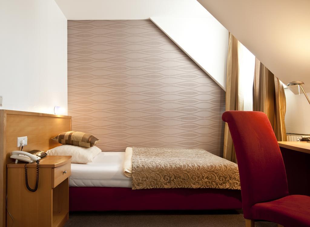 קלגנפורט Hotel Geyer מראה חיצוני תמונה