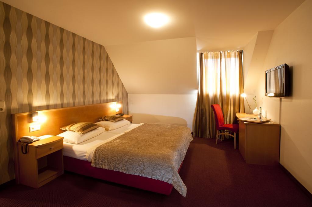 קלגנפורט Hotel Geyer מראה חיצוני תמונה