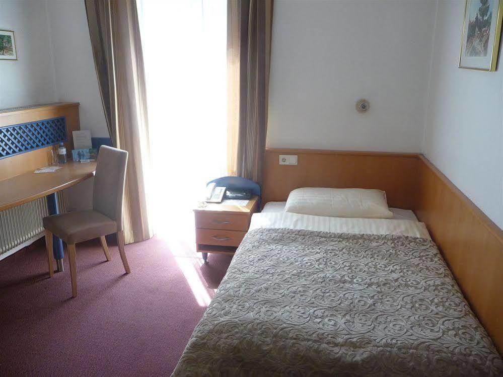 קלגנפורט Hotel Geyer מראה חיצוני תמונה