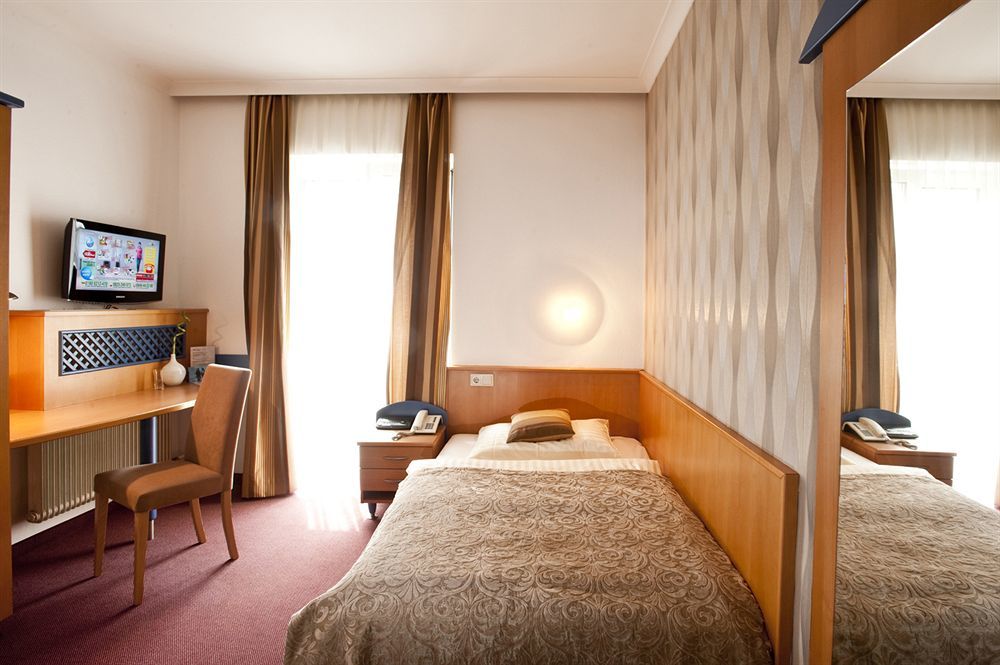 קלגנפורט Hotel Geyer מראה חיצוני תמונה